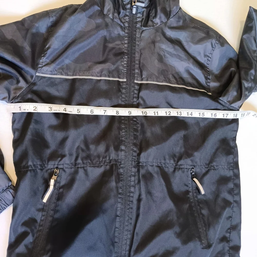 Distortion Kids Sz 10/12 Black and Gray Camo Hooded Windbreaker Jacket